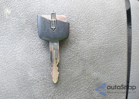 2011 Lincoln Town Car из США, поврежденный, VIN 2LNBL8CV6BX758446